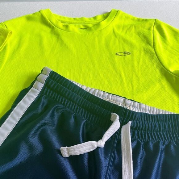 C9, Russell, Laguna, & Children’s Place Lot of Boys Short Sleeve Tees & Shorts - Picture 2 of 12